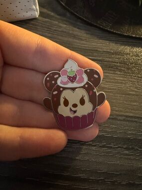 2022 Disney Parks Munchlings Series 1 Mystery Pin - Strawberry Cupcake Minnie